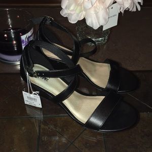 FIONI®️ Black Wedges $15